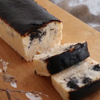 【終売】【11月限定・冷凍配送】黒ごまのバスクチーズケーキ
