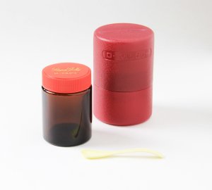 ローヤルゼリー用100ｇ瓶　スプーン・ケース付　５０個 - 養蜂器具の通販サイ									ト秋田屋本店
