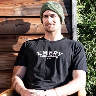 <img class='new_mark_img1' src='https://img.shop-pro.jp/img/new/icons21.gif' style='border:none;display:inline;margin:0px;padding:0px;width:auto;' />20% OFF【EMERY】DRUID Tシャツ - ブラック