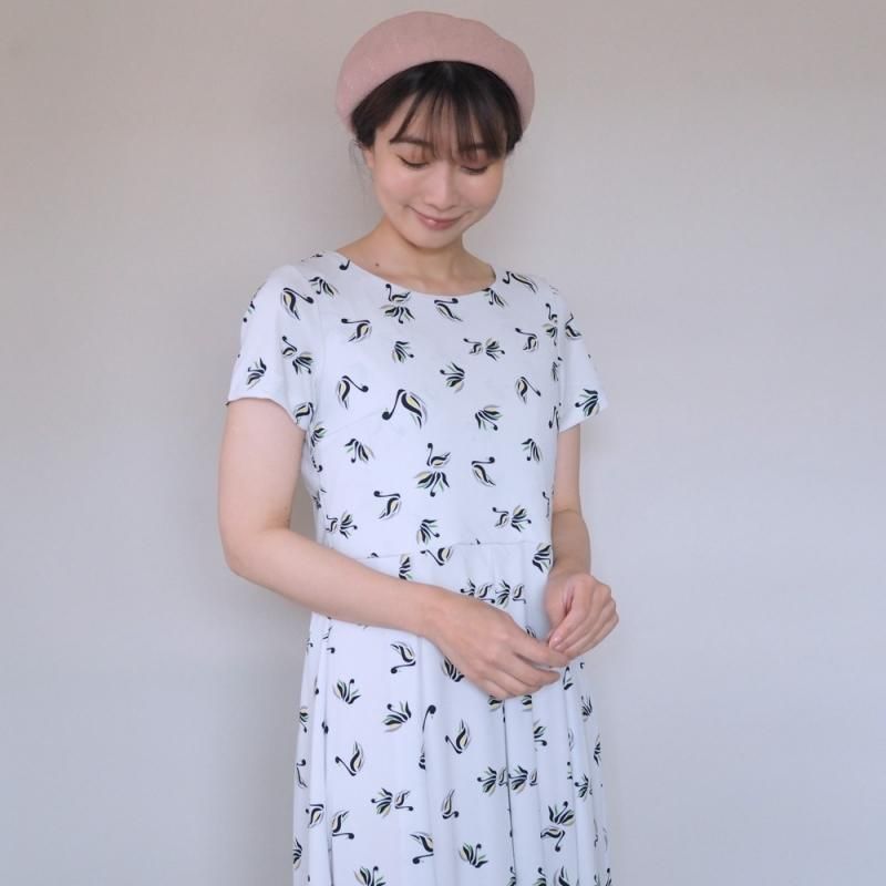 アーミッシュ風シンプルワンピース スワン柄 やや薄手の生地