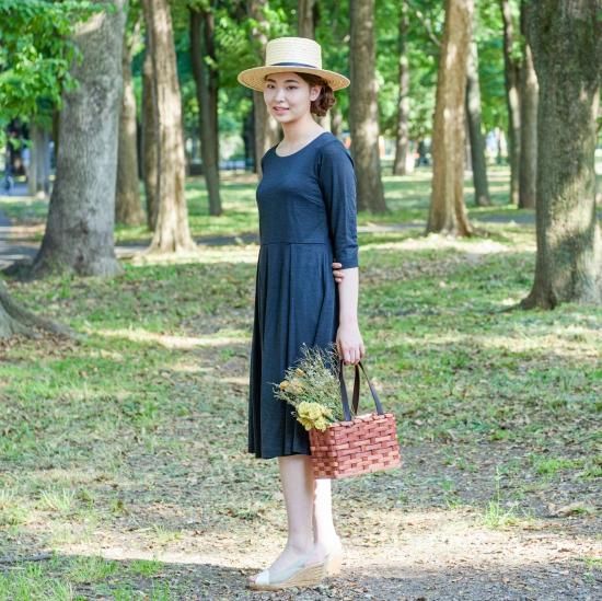 Rene ルネ　春夏素材　ウォッシャブル　ネイビーワンピース　34 美品 Rene ルネ 春夏素材 ウォッシャブル ネイビーワンピース 34 美品