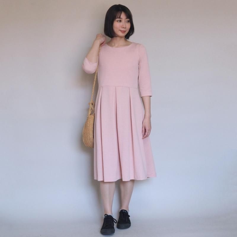 アーミッシュ風シンプルワンピース 桜ピンク サッカー調コットン混 清涼 ストレッチ素材 アーミッシュ風シンプルワンピース 桜ピンク サッカー調コットン混 清涼 ストレッチ素材