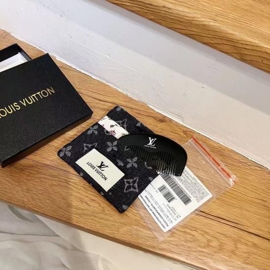 k*゜様 ブラシ　櫛　ルイヴィトン　LOUISVUITTON LOUIS VUITTON - FONDATION LOUIS VUITTON ルイヴィトン ブラシ