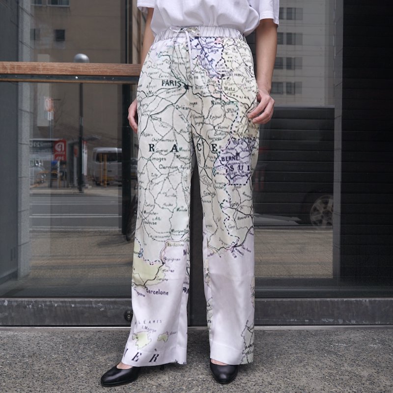 <img class='new_mark_img1' src='https://img.shop-pro.jp/img/new/icons6.gif' style='border:none;display:inline;margin:0px;padding:0px;width:auto;' /> [Allege.] アレッジ Map Print Pants(Ivory)