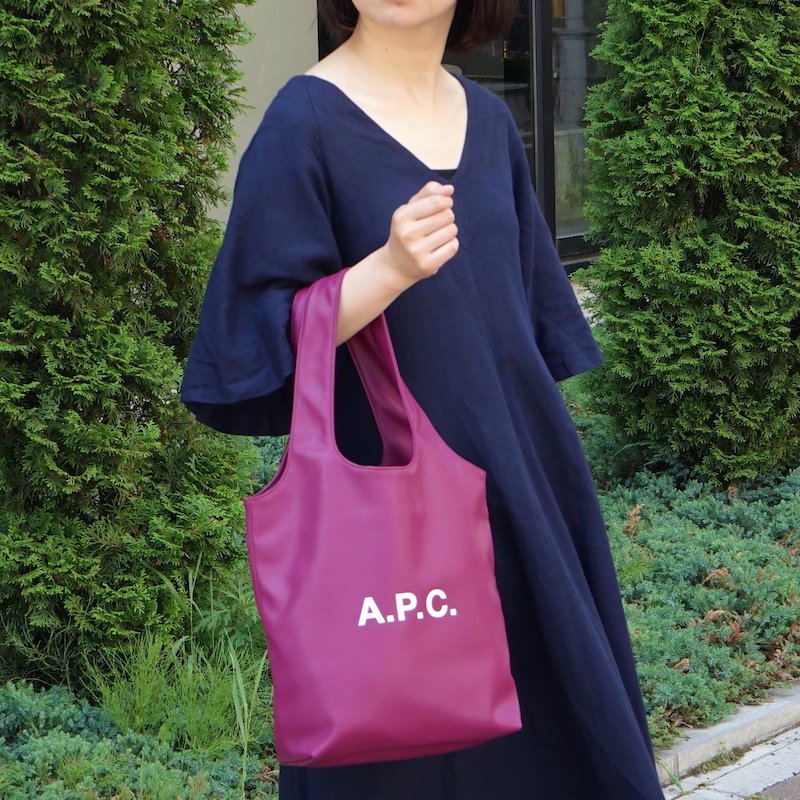 A.P.C.] アーペーセー Ninon スモールトートバッグ(プラム) | INS