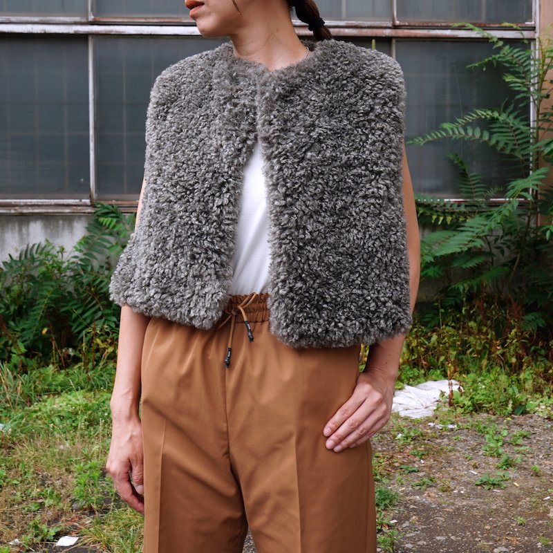 HYKE] ハイク FAUX SHEARLING CROPPED VEST(OLIVE DRAB)