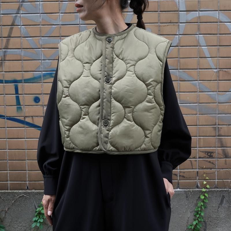 HYKE QUILTED CROPPED VEST 2023AW