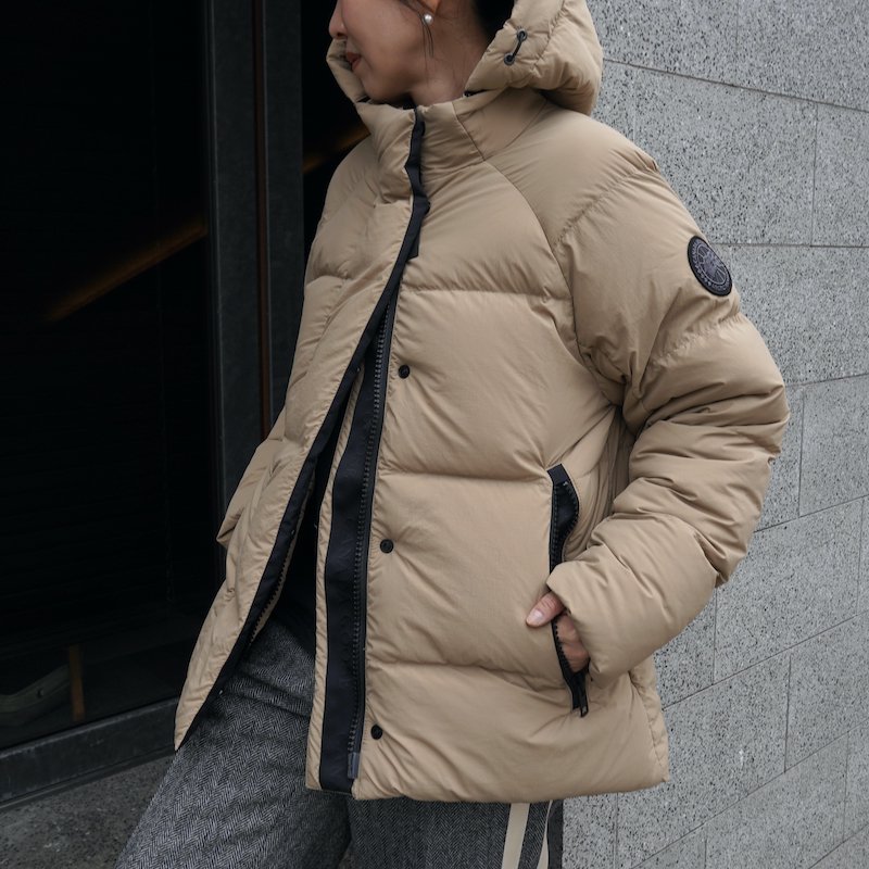 <img class='new_mark_img1' src='https://img.shop-pro.jp/img/new/icons6.gif' style='border:none;display:inline;margin:0px;padding:0px;width:auto;' />[CANADA GOOSE] カナダグース Bryden Puffer Black Label 2621WBJ(TAN)