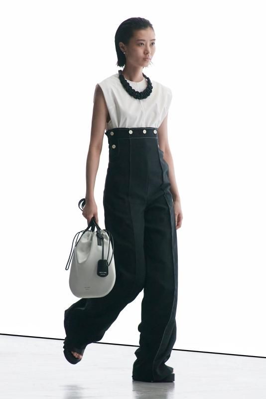 HYKE] ハイク TASLAN TWILL SLEEVELESS TOP (NAVY)