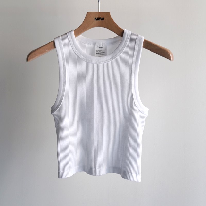 <img class='new_mark_img1' src='https://img.shop-pro.jp/img/new/icons6.gif' style='border:none;display:inline;margin:0px;padding:0px;width:auto;' /> [HYKE] ϥ CROPPED TANK TOP (WHITE)