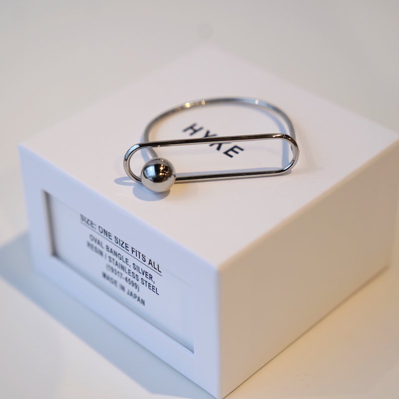 <img class='new_mark_img1' src='https://img.shop-pro.jp/img/new/icons6.gif' style='border:none;display:inline;margin:0px;padding:0px;width:auto;' /> [HYKE] ϥ OVAL BANGLE(SILVER)