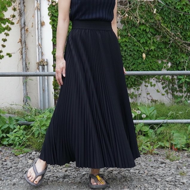 <img class='new_mark_img1' src='https://img.shop-pro.jp/img/new/icons6.gif' style='border:none;display:inline;margin:0px;padding:0px;width:auto;' /> [HYKE] ϥTAFFETA PLEATED SKIRT(BLACK)