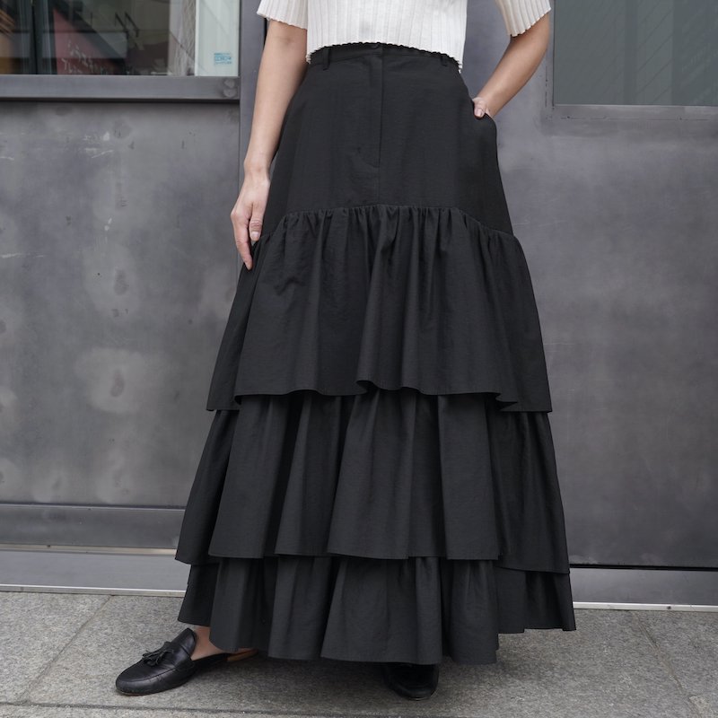 <img class='new_mark_img1' src='https://img.shop-pro.jp/img/new/icons6.gif' style='border:none;display:inline;margin:0px;padding:0px;width:auto;' /> [CLANE]  VOLUME FRILL SKIRT(BLACK)