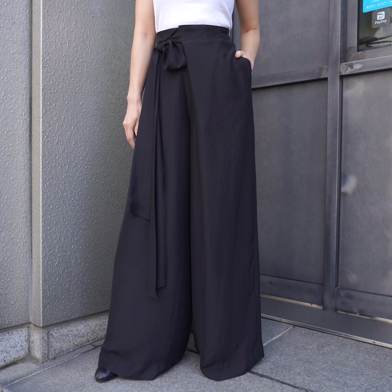<img class='new_mark_img1' src='https://img.shop-pro.jp/img/new/icons6.gif' style='border:none;display:inline;margin:0px;padding:0px;width:auto;' /> [HYKE] ϥ SHEER TWILL WIDE LEG PT(BLACK)