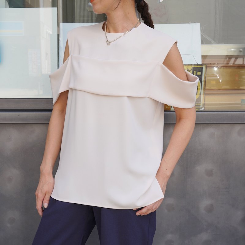 <img class='new_mark_img1' src='https://img.shop-pro.jp/img/new/icons6.gif' style='border:none;display:inline;margin:0px;padding:0px;width:auto;' /> [HYKE] ϥ SATIN TOP(CREAM)