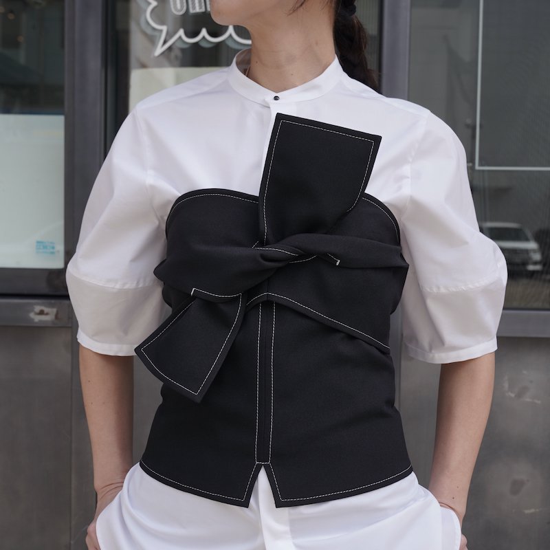 <img class='new_mark_img1' src='https://img.shop-pro.jp/img/new/icons6.gif' style='border:none;display:inline;margin:0px;padding:0px;width:auto;' /> [HYKE] ϥ WHITE STITCH STRAPLESS TOP(BLACK)