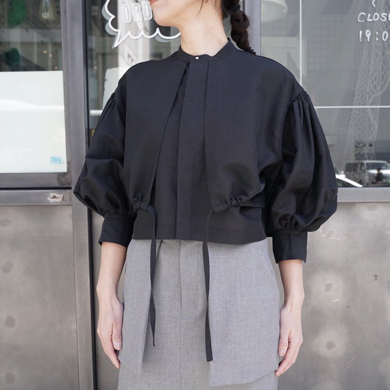 <img class='new_mark_img1' src='https://img.shop-pro.jp/img/new/icons6.gif' style='border:none;display:inline;margin:0px;padding:0px;width:auto;' /> [HYKE] ϥ C/L BALLOON SLEEVE BLOUSE(BLACK)