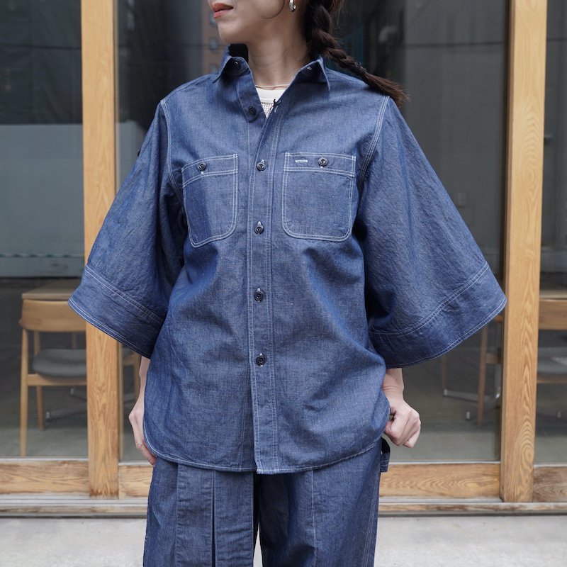 <img class='new_mark_img1' src='https://img.shop-pro.jp/img/new/icons6.gif' style='border:none;display:inline;margin:0px;padding:0px;width:auto;' /> [HYKE] ϥ CHAMBRAY BELL-SLEEVE SHIRT(ONE WASH/BLUE)