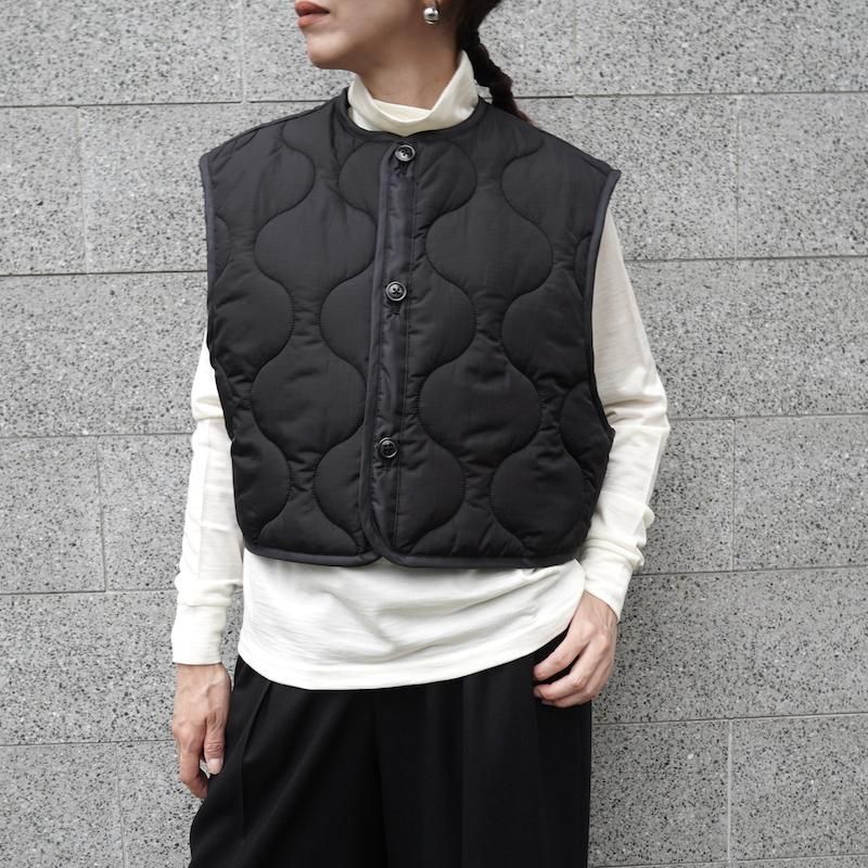 特別オファー HYKE/ハイク QUILTED CROPPED VEST BLACK ジャケット・アウター