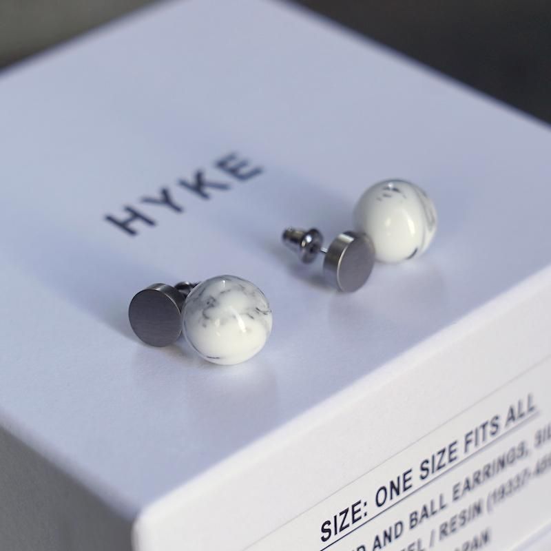 <img class='new_mark_img1' src='https://img.shop-pro.jp/img/new/icons6.gif' style='border:none;display:inline;margin:0px;padding:0px;width:auto;' /> [HYKE] ϥ FLAT ROUND AND BALL EARRINGS(SILVER)