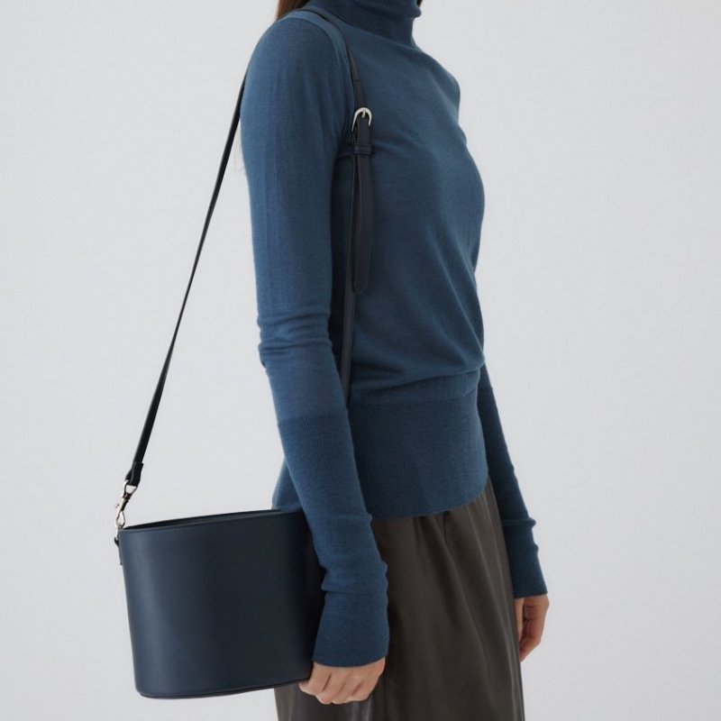 <img class='new_mark_img1' src='https://img.shop-pro.jp/img/new/icons6.gif' style='border:none;display:inline;margin:0px;padding:0px;width:auto;' />[RIM.ARK] ॢ Combination bucket bag(NAVY) 