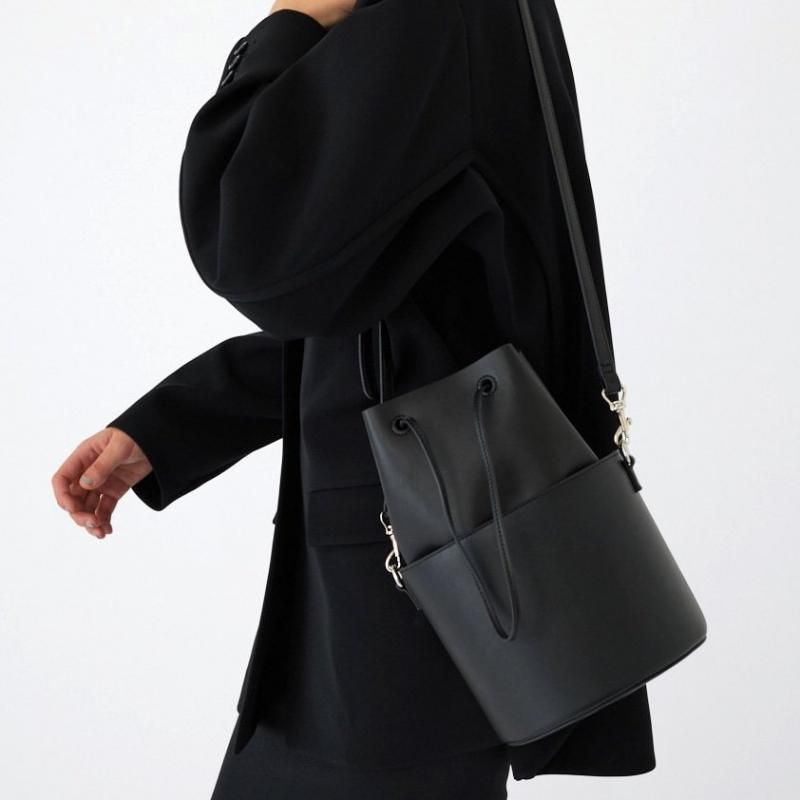 <img class='new_mark_img1' src='https://img.shop-pro.jp/img/new/icons6.gif' style='border:none;display:inline;margin:0px;padding:0px;width:auto;' />[RIM.ARK] ॢ Combination bucket bag(BLACK)