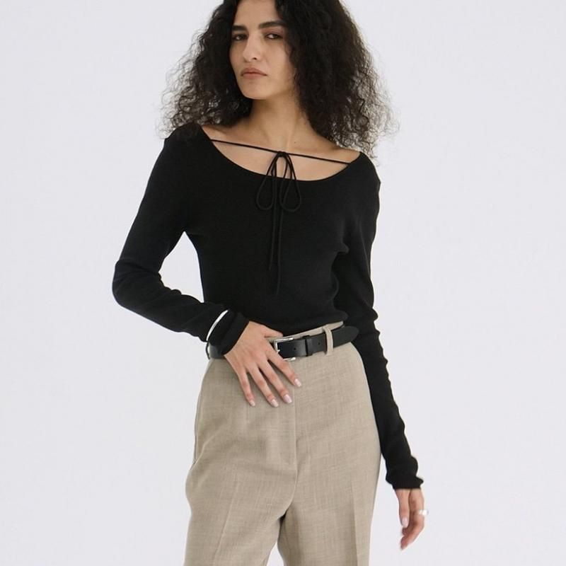 <img class='new_mark_img1' src='https://img.shop-pro.jp/img/new/icons6.gif' style='border:none;display:inline;margin:0px;padding:0px;width:auto;' /> [CLANE]  ARRANGE RIBBON KNIT TOPS(BLACK)