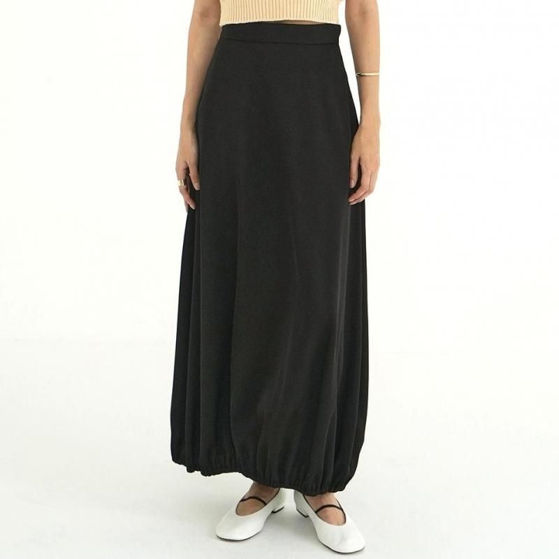 <img class='new_mark_img1' src='https://img.shop-pro.jp/img/new/icons6.gif' style='border:none;display:inline;margin:0px;padding:0px;width:auto;' /> [CLANE]  SATIN BALLOON SKIRT (BLACK)