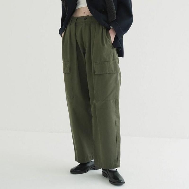 <img class='new_mark_img1' src='https://img.shop-pro.jp/img/new/icons6.gif' style='border:none;display:inline;margin:0px;padding:0px;width:auto;' />[CLANE]  WIDE TUCK WORK PANTS(KHAKI)