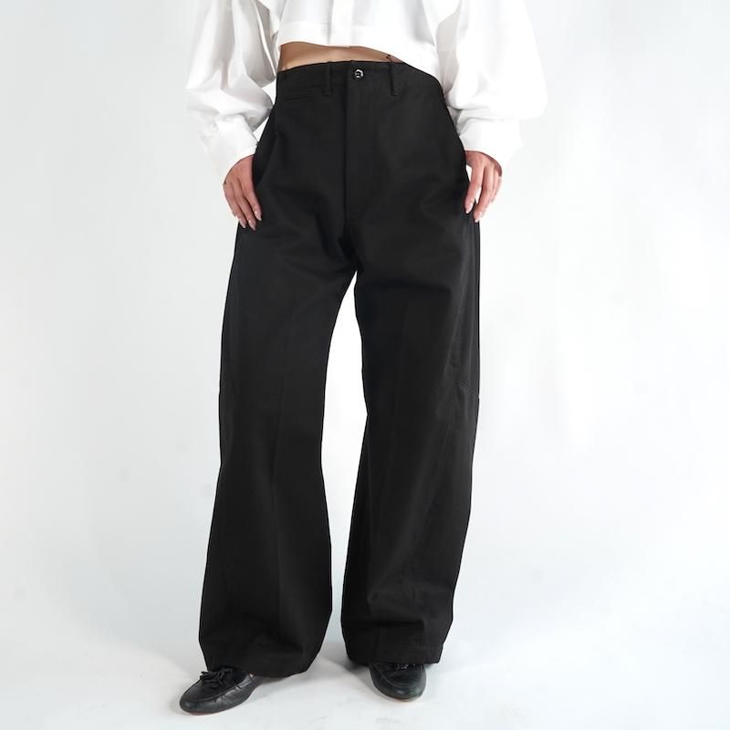 <img class='new_mark_img1' src='https://img.shop-pro.jp/img/new/icons50.gif' style='border:none;display:inline;margin:0px;padding:0px;width:auto;' /> [HYKE] ϥ BARREL-LEG CHINO PANTS(BLACK)
