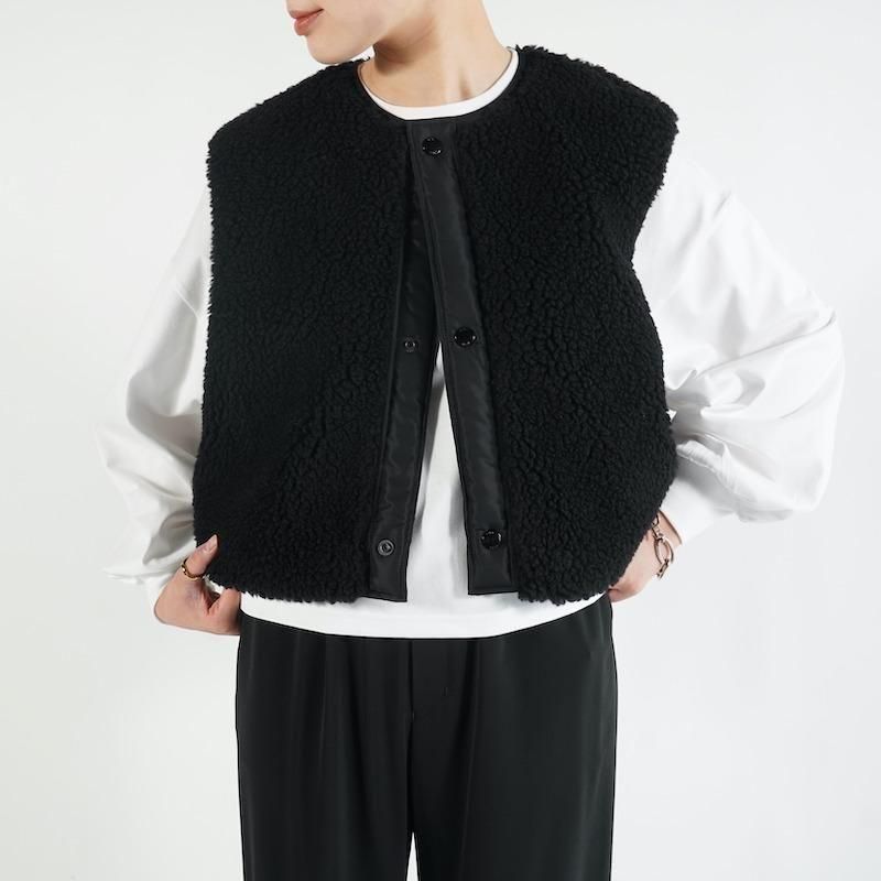 <img class='new_mark_img1' src='https://img.shop-pro.jp/img/new/icons50.gif' style='border:none;display:inline;margin:0px;padding:0px;width:auto;' /> [HYKE] ϥ FAUX SHEARLING VEST(BLACK)