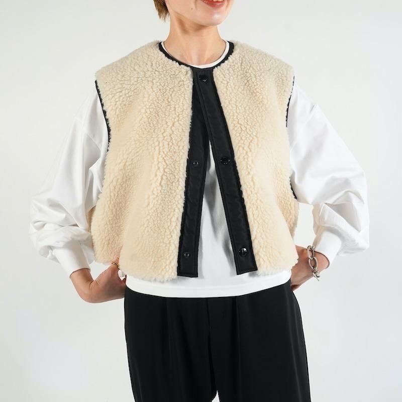 <img class='new_mark_img1' src='https://img.shop-pro.jp/img/new/icons50.gif' style='border:none;display:inline;margin:0px;padding:0px;width:auto;' /> [HYKE] ϥ FAUX SHEARLING VEST(WHITE)