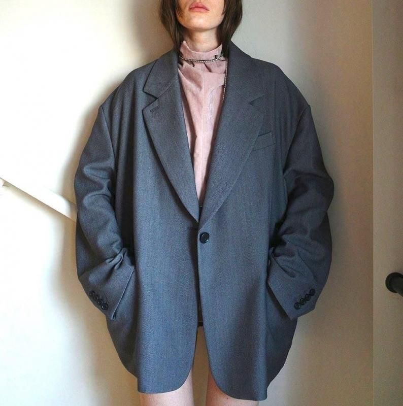 <img class='new_mark_img1' src='https://img.shop-pro.jp/img/new/icons6.gif' style='border:none;display:inline;margin:0px;padding:0px;width:auto;' /> [CLANE]  2WAY TAILORED OVER JACKET(GRAY)