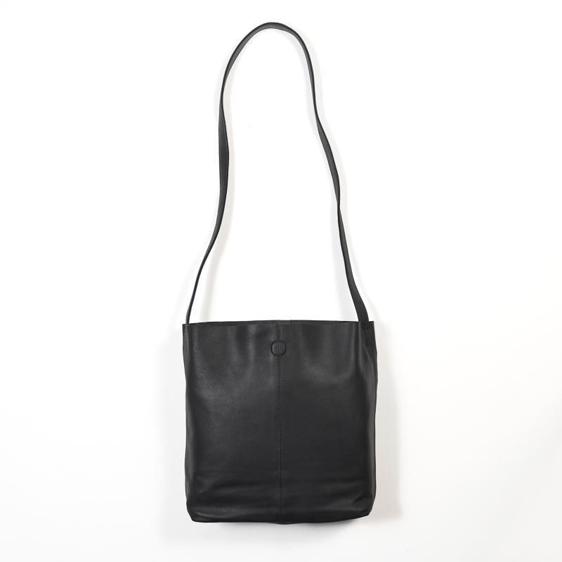 <img class='new_mark_img1' src='https://img.shop-pro.jp/img/new/icons8.gif' style='border:none;display:inline;margin:0px;padding:0px;width:auto;' />[Morphee] ե SQUARE SHOULDER / BLACK