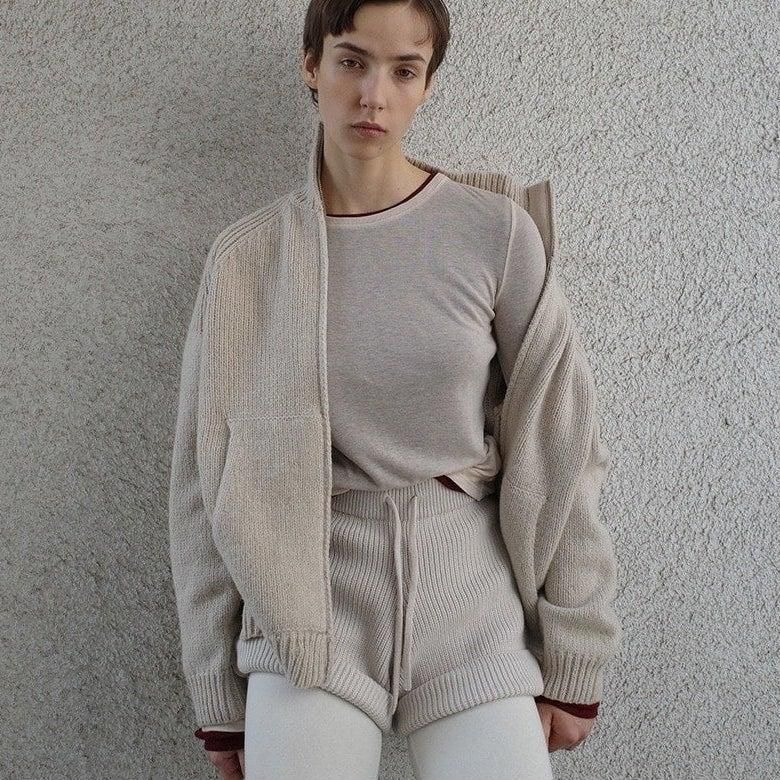 <img class='new_mark_img1' src='https://img.shop-pro.jp/img/new/icons31.gif' style='border:none;display:inline;margin:0px;padding:0px;width:auto;' /> [CLANE]  POCKET ZIP KNIT TOPS(BEIGE)