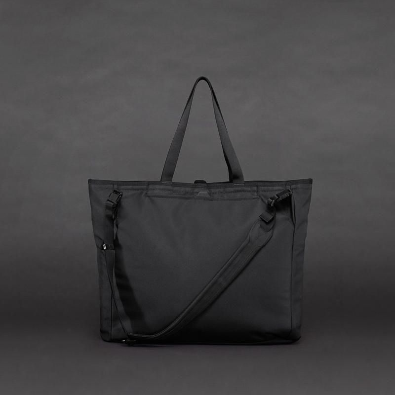 <img class='new_mark_img1' src='https://img.shop-pro.jp/img/new/icons8.gif' style='border:none;display:inline;margin:0px;padding:0px;width:auto;' />[MONOLITH] Υꥹ SHOOTING TOTE PRO M