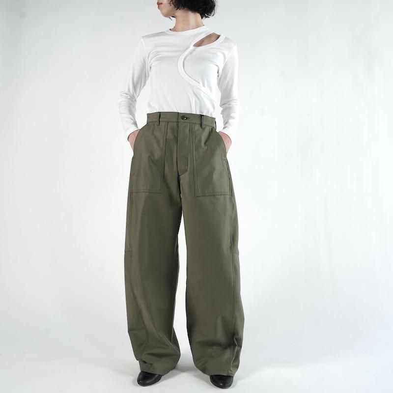 HYKE] ハイク BACK SATIN BARREL-LEG PANTS(OLIVE DRAB)