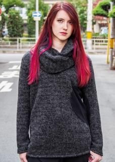 <img class='new_mark_img1' src='https://img.shop-pro.jp/img/new/icons29.gif' style='border:none;display:inline;margin:0px;padding:0px;width:auto;' />Circular Cut Snood Sliver Pullover Knit - Black