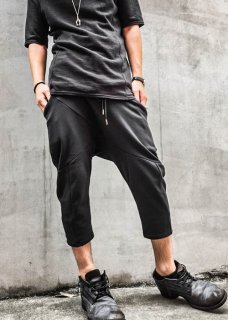 <img class='new_mark_img1' src='https://img.shop-pro.jp/img/new/icons8.gif' style='border:none;display:inline;margin:0px;padding:0px;width:auto;' />Japanesepaper Drop Crotch Cropped Slim Pants - Black
