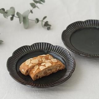 鎬(しのぎ) 輪花リム皿 / 4寸 | 十二ヵ月 Online shop