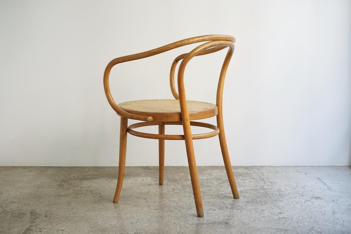 TON 209 アームチェア THONET コルビジェ TON 209 アームチェア THONET コルビジェ