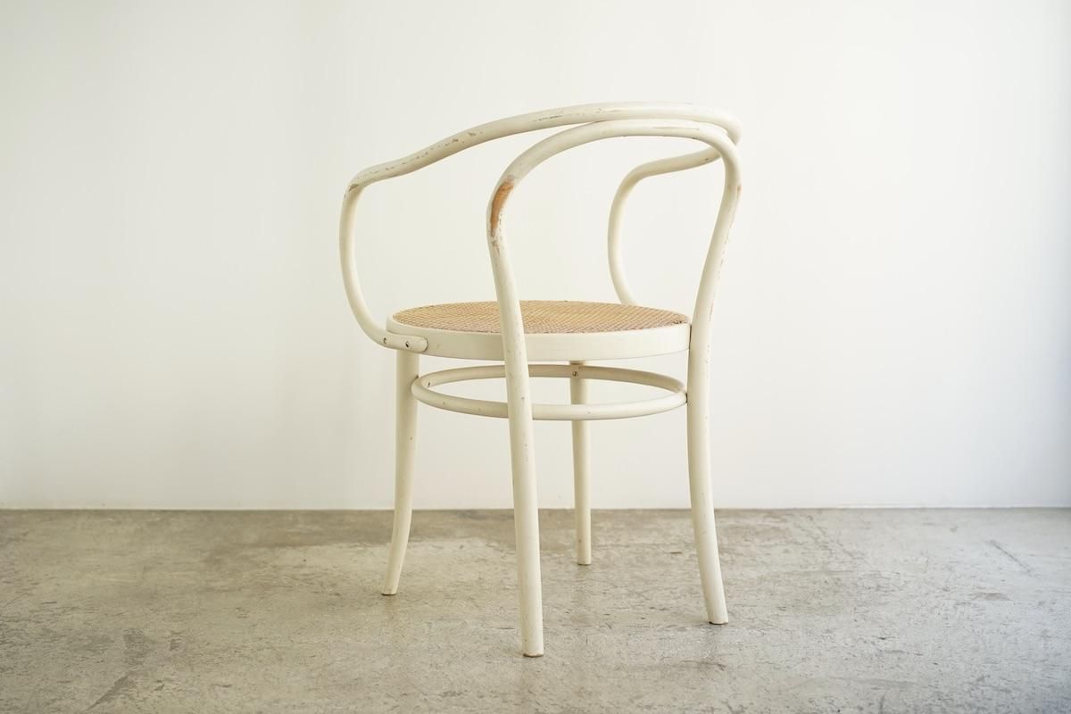 TON 209 アームチェア THONET コルビジェ TON 209 アームチェア THONET コルビジェ - メルカリ