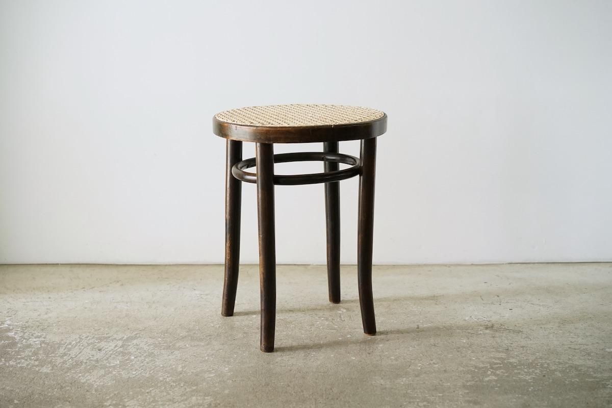 Thonet ラタン編み円形スツール Thonet ラタン編み円形スツール