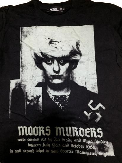 Moor Murders ムーア殺人事件 T Shirts Longsleeve Larva Moor Murders ムーア殺人事件 T Shirts Longsleeve Larva