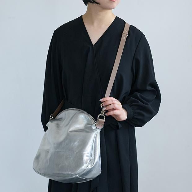 ゴートレザー製 ショルダーバッグL | 軽くて丈夫な山羊の革