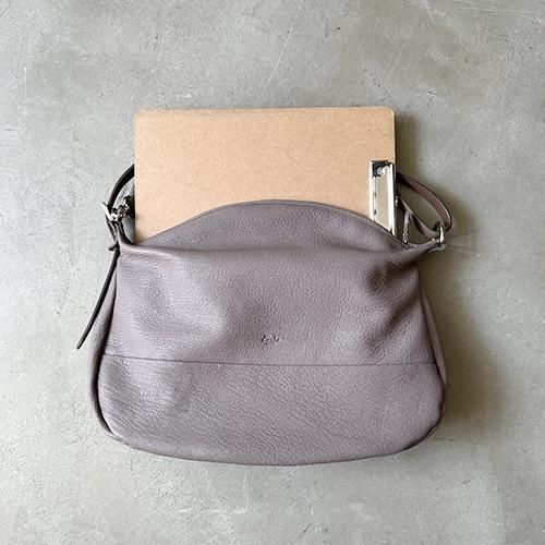 ゴートレザー製 ショルダーバッグL | 軽くて丈夫な山羊の革