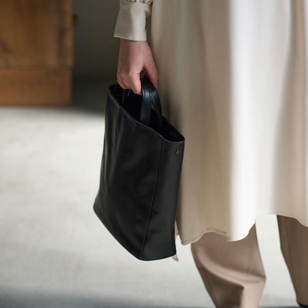 Sling Tote S | ナイロン素材のショルダーバッグ - Ense Online Shop