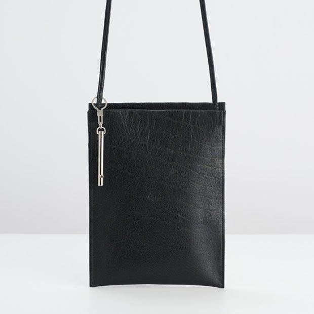 Enseのミニマル縦型サコッシュ | レザーバッグ - Ense Online Shop