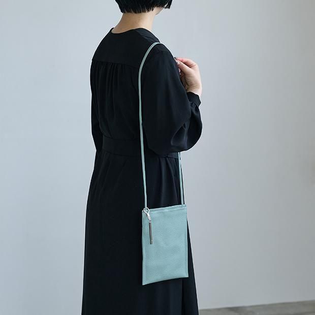 Enseのミニマル縦型サコッシュ | レザーバッグ - Ense Online Shop