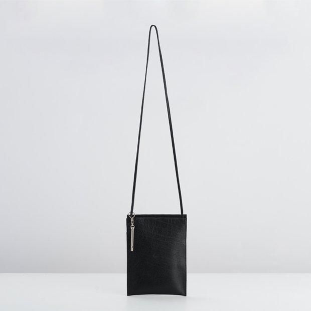Enseのミニマル縦型サコッシュ | レザーバッグ - Ense Online Shop
